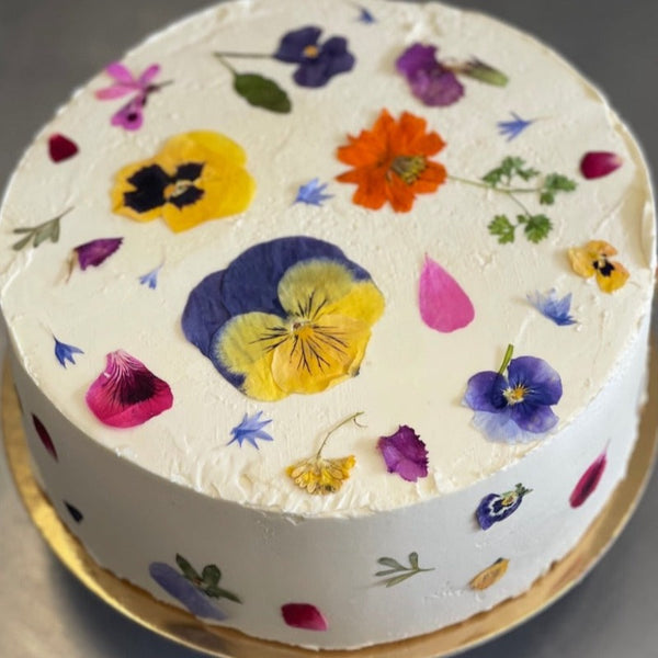 33 Edible Flower Cakes That're Simple But Outstanding : Buttercream +  Pressed Flowers